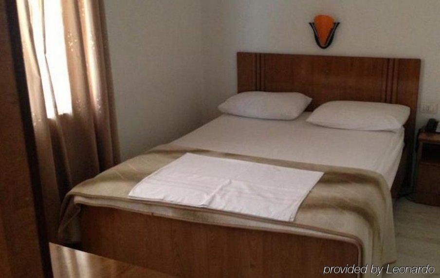 Hotel La Favorita Tirana Esterno foto