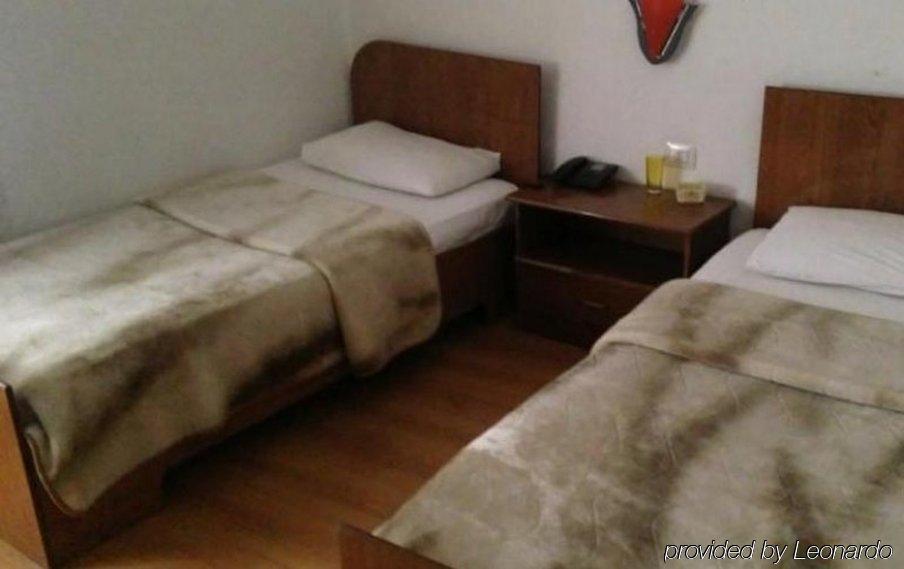 Hotel La Favorita Tirana Esterno foto