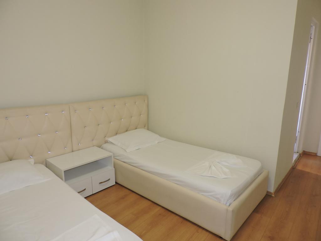 Hotel La Favorita Tirana Esterno foto
