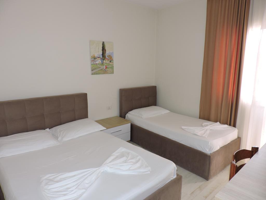 Hotel La Favorita Tirana Esterno foto