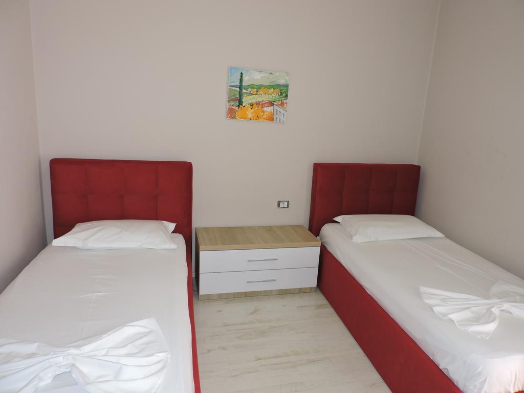 Hotel La Favorita Tirana Esterno foto