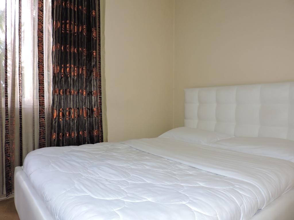 Hotel La Favorita Tirana Esterno foto