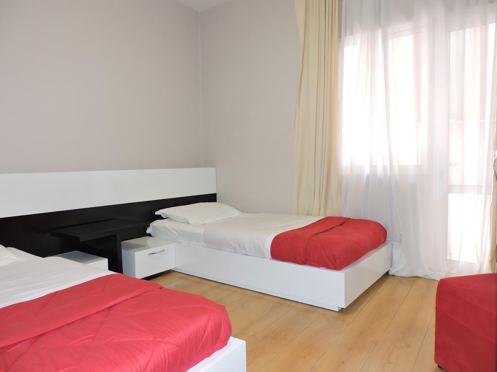 Hotel La Favorita Tirana Esterno foto