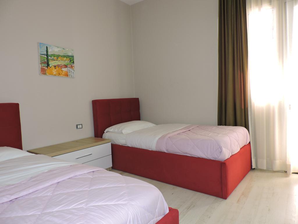 Hotel La Favorita Tirana Esterno foto