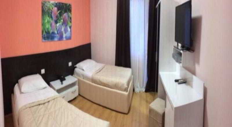 Hotel La Favorita Tirana Esterno foto