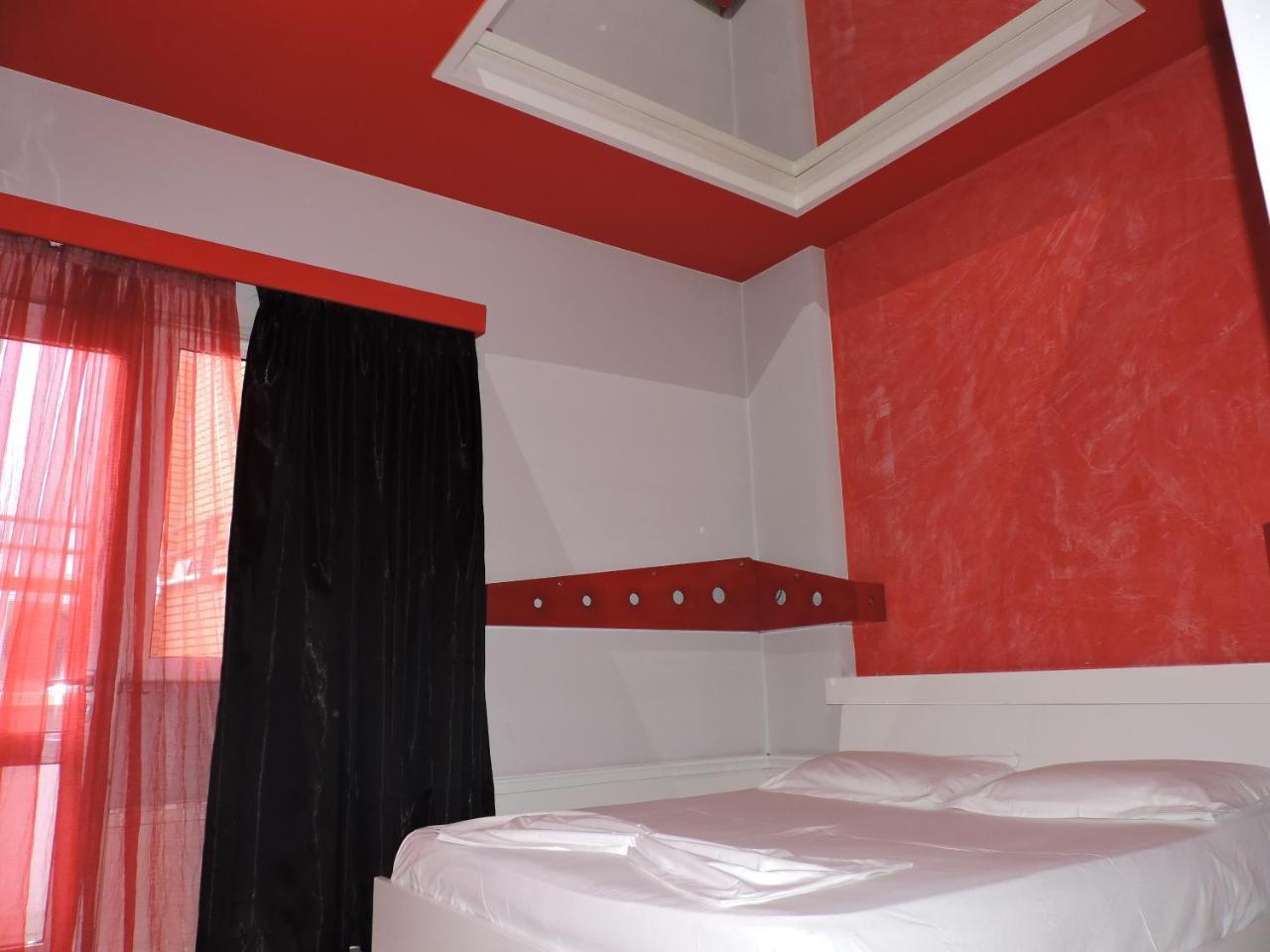 Hotel La Favorita Tirana Esterno foto
