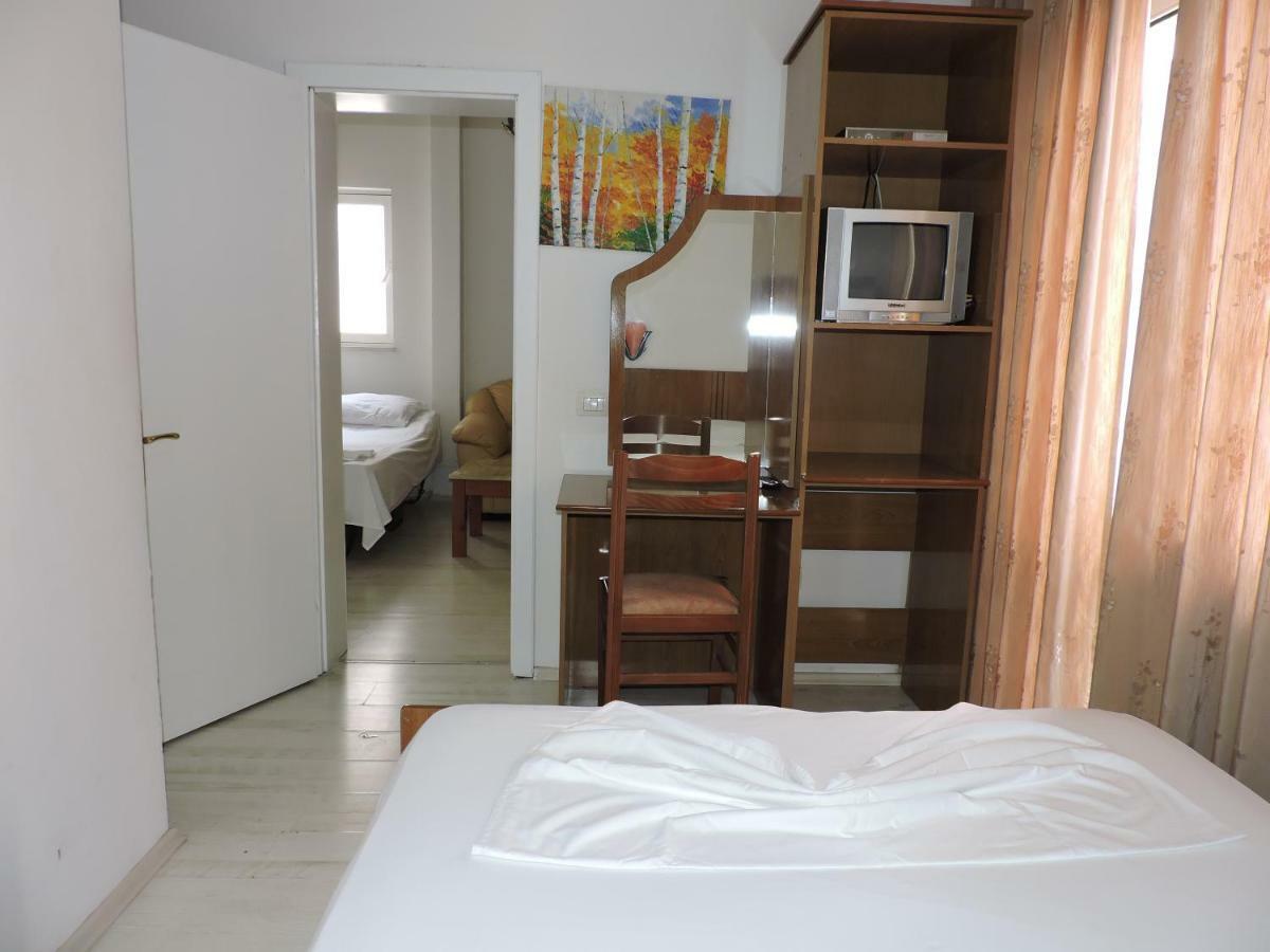 Hotel La Favorita Tirana Esterno foto