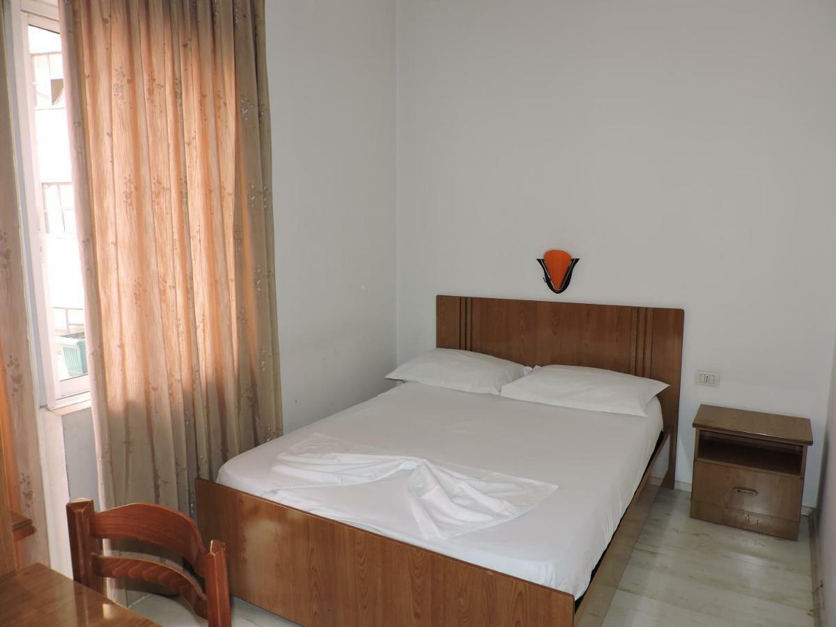 Hotel La Favorita Tirana Esterno foto