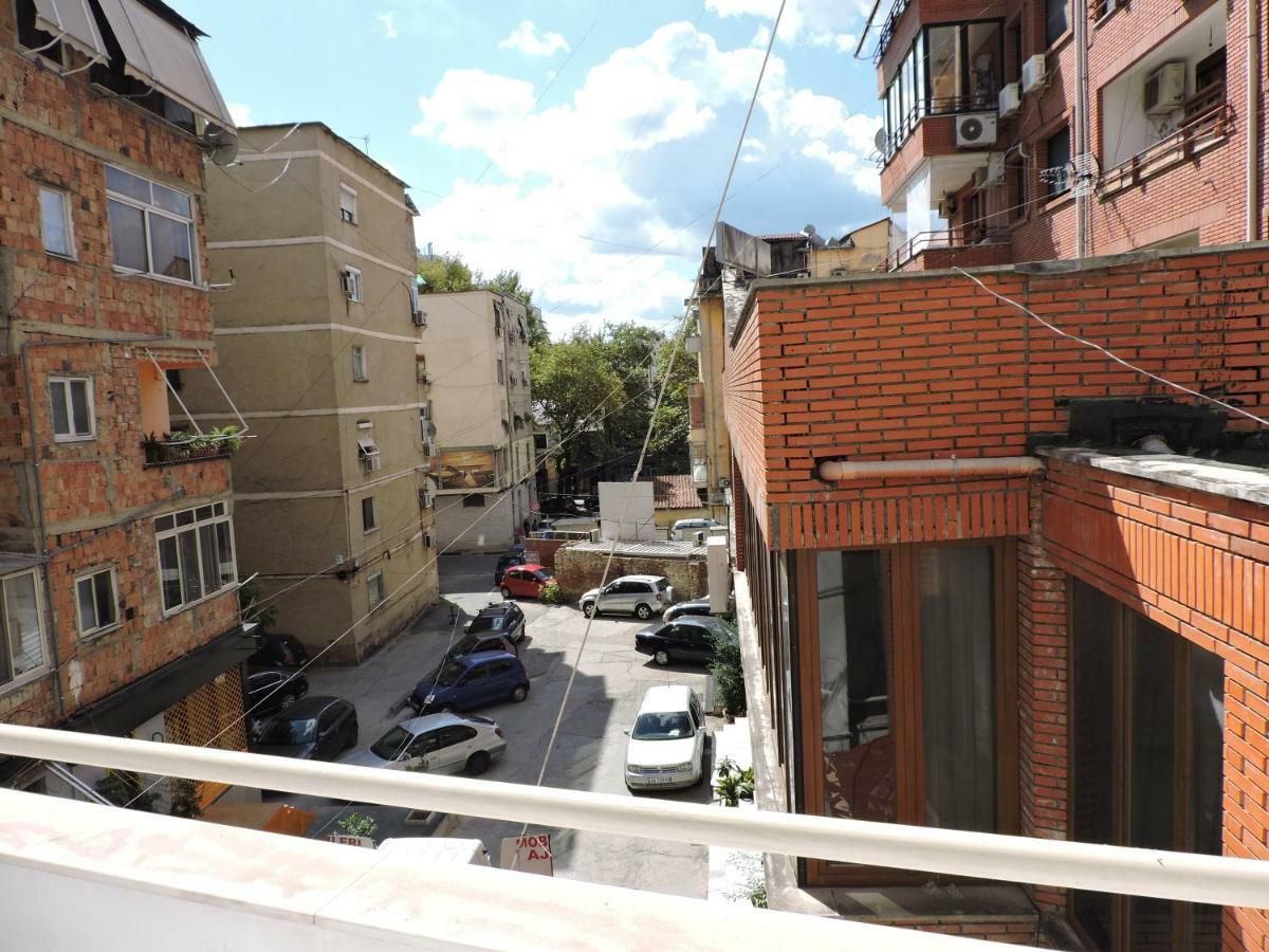 Hotel La Favorita Tirana Esterno foto