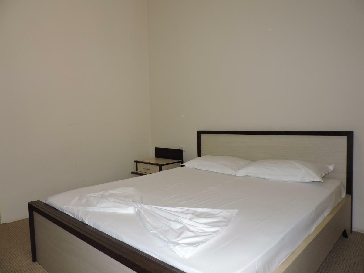 Hotel La Favorita Tirana Esterno foto