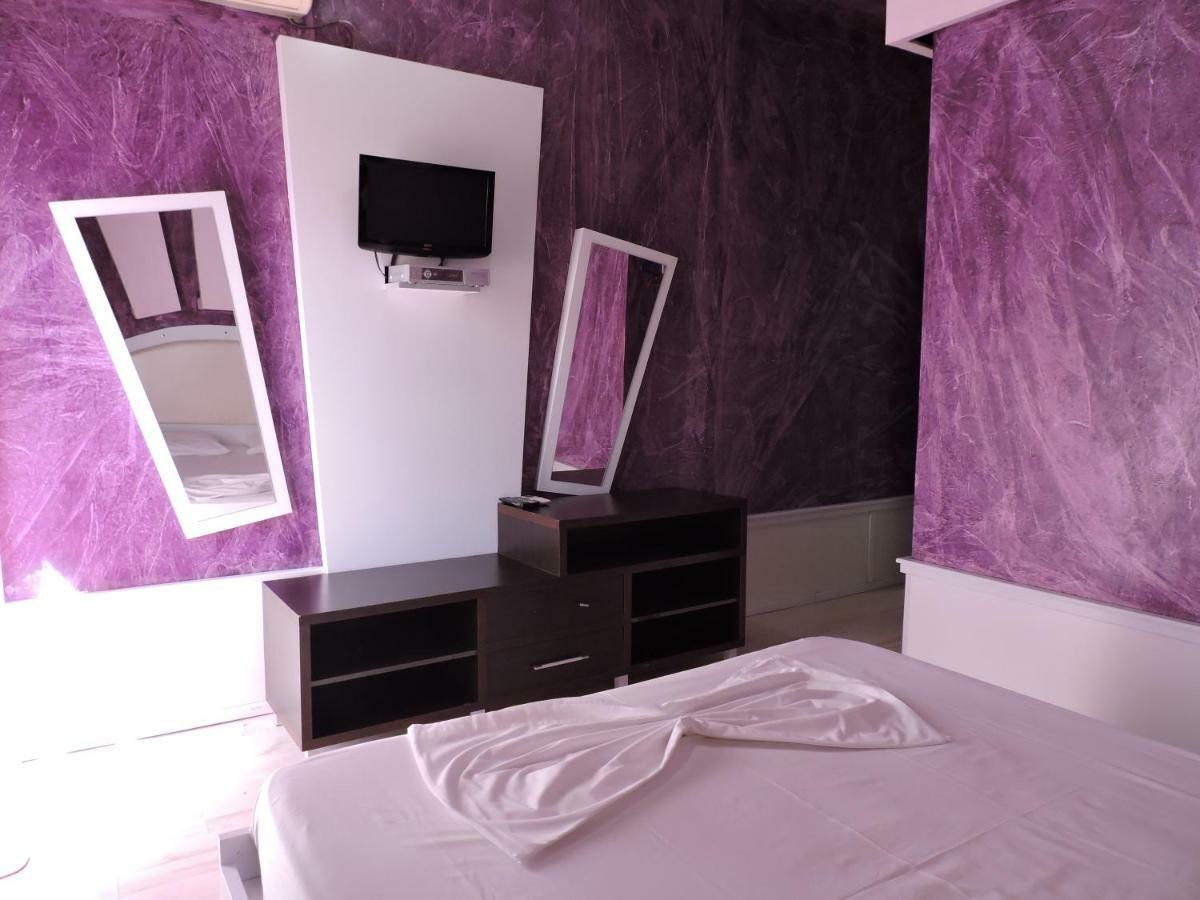 Hotel La Favorita Tirana Esterno foto