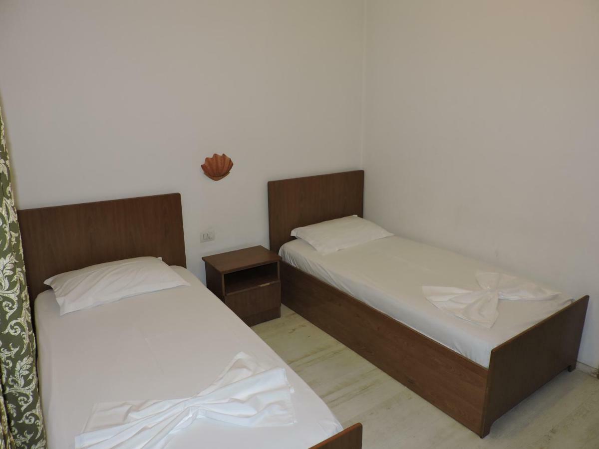 Hotel La Favorita Tirana Esterno foto